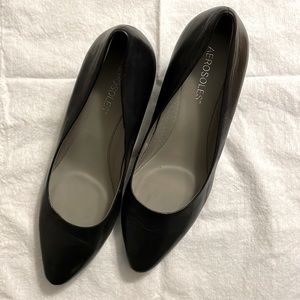 AEROSOLES Black Leather Silver Star Pumps Size 9